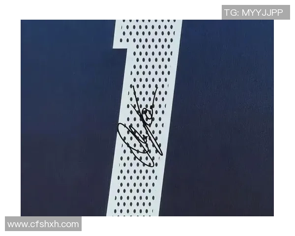 如何在比赛和活动中成功获取足球明星的亲笔签名技巧分享